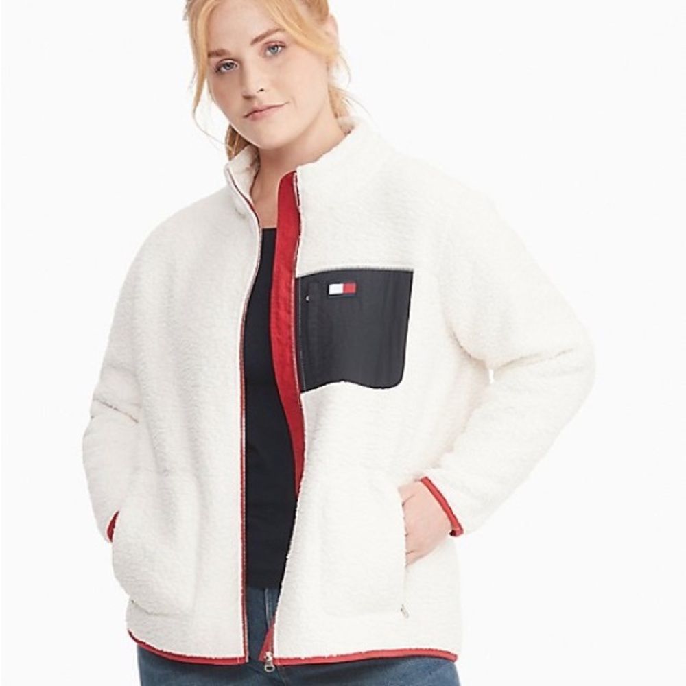 TOMMY HILFIGER
ESSENTIAL CURVE SHERPA POCKET JACKET